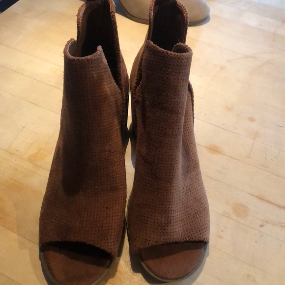 Universal Thread booties - Picture 2 of 5